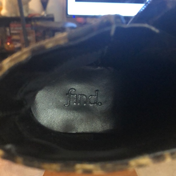 Find women’s cheetah print faux calf hair Lyle 1W4002 stack heeled bootie Sz 7.5 - Picture 9 of 9